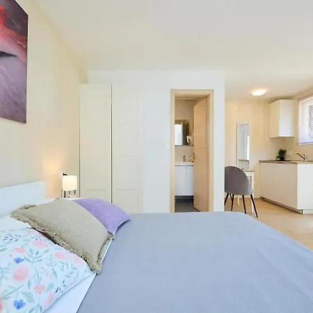 Palm Tree Apartment