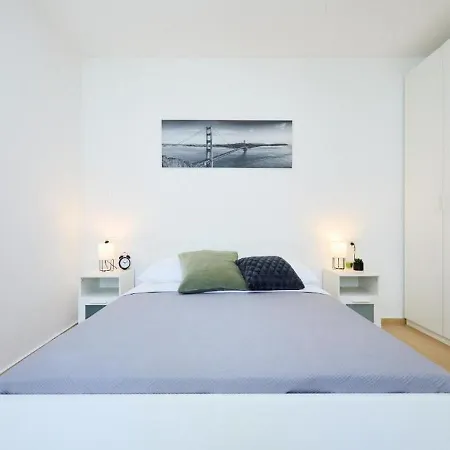 Palm Tree Apartman *