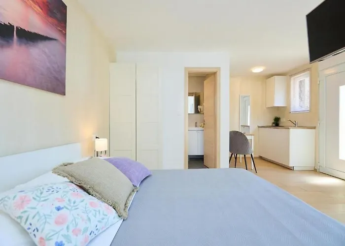 Palm Tree Apartment