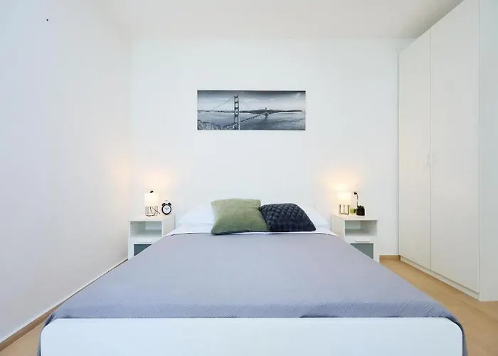 Palm Tree Apartman *